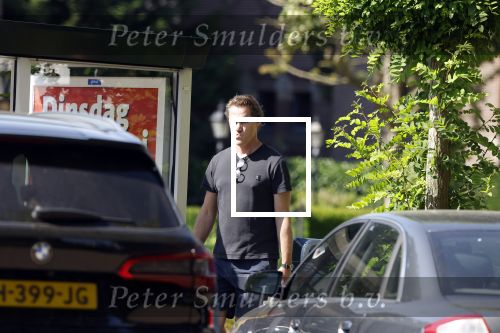 Huizen Bussum 17 juni 2023
Jeroen Rietbergen doet boodschappen en rijdt daarna weer naar het huis van zijn vriendin Linda de Mol