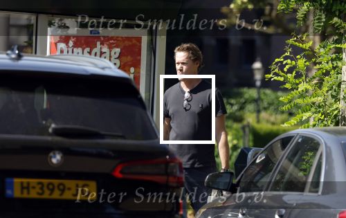 Huizen Bussum 17 juni 2023
Jeroen Rietbergen doet boodschappen en rijdt daarna weer naar het huis van zijn vriendin Linda de Mol