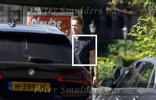 Huizen Bussum 17 juni 2023
Jeroen Rietbergen doet boodschappen en rijdt daarna weer naar het huis van zijn vriendin Linda de Mol