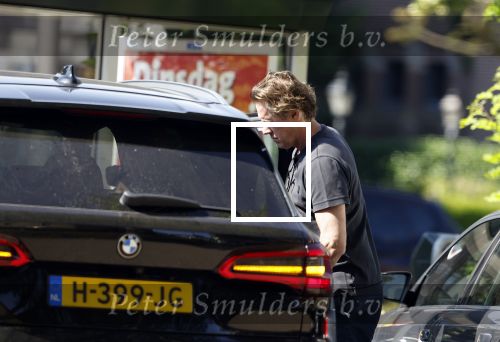 Huizen Bussum 17 juni 2023
Jeroen Rietbergen doet boodschappen en rijdt daarna weer naar het huis van zijn vriendin Linda de Mol