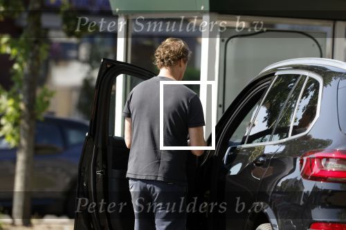 Huizen Bussum 17 juni 2023
Jeroen Rietbergen doet boodschappen en rijdt daarna weer naar het huis van zijn vriendin Linda de Mol