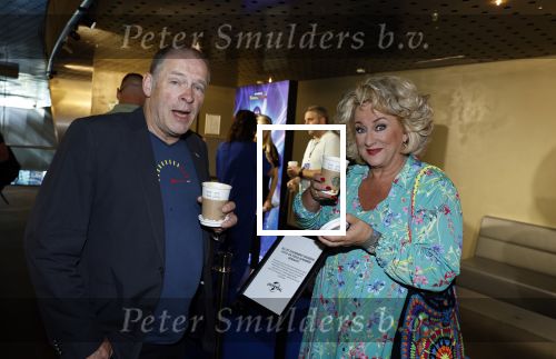 Amsterdam 24 juni 2023
Premiere TIENER MET TENTAKELS in Pathe Arena .
Karin Bloemen met Erik v Muiswinkel