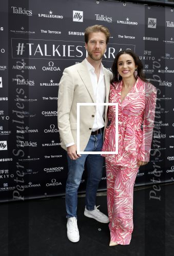 Amsterdam 1 juni 2023
Talkies terras award bij the Harbour Club .
Karsu Donmez kwam met haar verloofde/vriend en haar familie