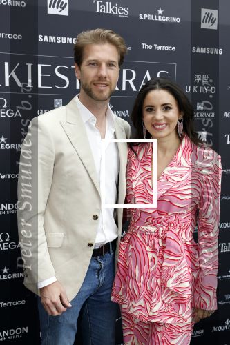 Amsterdam 1 juni 2023
Talkies terras award bij the Harbour Club .
Karsu Donmez kwam met haar verloofde/vriend en haar familie