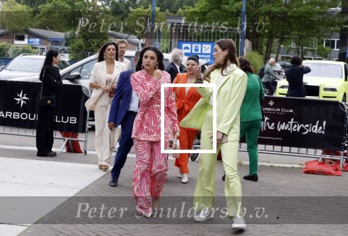 Amsterdam 1 juni 2023
Talkies terras award bij the Harbour Club .
Karsu Donmez kwam met haar verloofde/vriend en haar familie