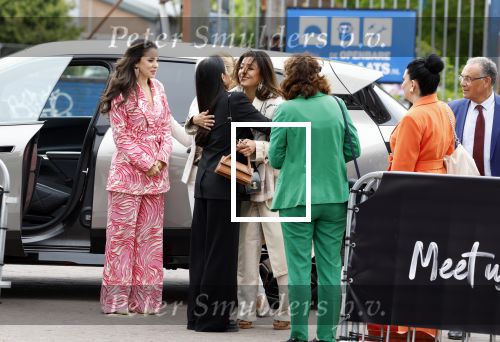 Amsterdam 1 juni 2023
Talkies terras award bij the Harbour Club .
Karsu Donmez kwam met haar verloofde/vriend en haar familie