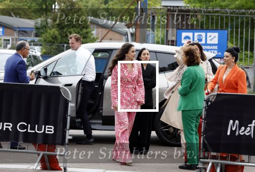 Amsterdam 1 juni 2023
Talkies terras award bij the Harbour Club .
Karsu Donmez kwam met haar verloofde/vriend en haar familie