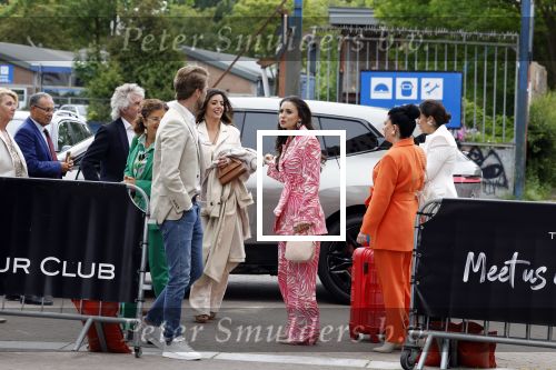 Amsterdam 1 juni 2023
Talkies terras award bij the Harbour Club .
Karsu Donmez kwam met haar verloofde/vriend en haar familie