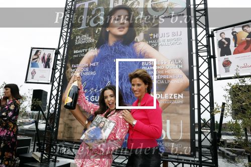 Amsterdam 1 juni 2023
Talkies terras award bij the Harbour Club .
Karsu Donmez kwam met haar verloofde/vriend en haar familie .
Karsu en Kristina Bozilovic