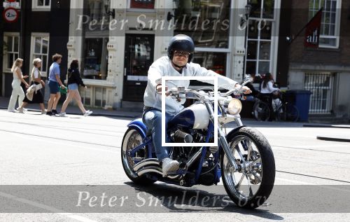 Amsterdam 5 juni 2023
Koen Verweij op een hele dikke Harley Davidson.