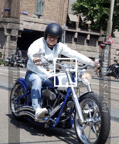 Amsterdam 5 juni 2023
Koen Verweij op een hele dikke Harley Davidson.
