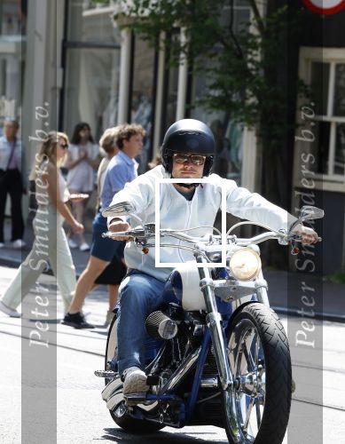Amsterdam 5 juni 2023
Koen Verweij op een hele dikke Harley Davidson.