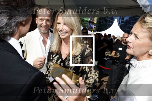Amsterdam 10 juni 2023
Het 31e Amsterdam diner in AFAS Live tbv het Aidsfonds.
Linda de Mol kwam met Iebele v d Meulen  en werd opgevangen door prinses Mabel .