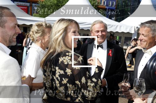 Amsterdam 10 juni 2023
Het 31e Amsterdam diner in AFAS Live tbv het Aidsfonds.
Linda de Mol kwam met Iebele v d Meulen  en werd opgevangen door prinses Mabel .