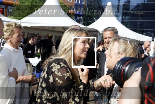 Amsterdam 10 juni 2023
Het 31e Amsterdam diner in AFAS Live tbv het Aidsfonds.
Linda de Mol kwam met Iebele v d Meulen  en werd opgevangen door prinses Mabel .