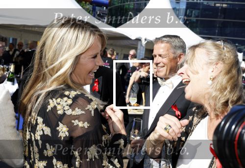 Amsterdam 10 juni 2023
Het 31e Amsterdam diner in AFAS Live tbv het Aidsfonds.
Linda de Mol kwam met Iebele v d Meulen  en werd opgevangen door prinses Mabel .