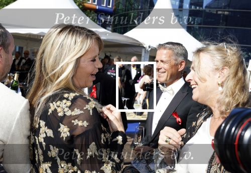 Amsterdam 10 juni 2023
Het 31e Amsterdam diner in AFAS Live tbv het Aidsfonds.
Linda de Mol kwam met Iebele v d Meulen  en werd opgevangen door prinses Mabel .