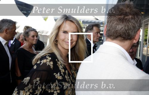 Amsterdam 10 juni 2023
Het 31e Amsterdam diner in AFAS Live tbv het Aidsfonds.
Linda de Mol kwam met Iebele v d Meulen  en werd opgevangen door prinses Mabel .