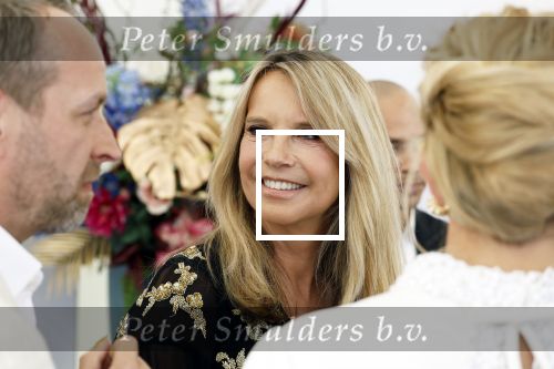 Amsterdam 10 juni 2023
Het 31e Amsterdam diner in AFAS Live tbv het Aidsfonds.
Linda de Mol kwam met Iebele v d Meulen  en werd opgevangen door prinses Mabel .