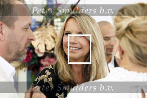 Amsterdam 10 juni 2023
Het 31e Amsterdam diner in AFAS Live tbv het Aidsfonds.
Linda de Mol kwam met Iebele v d Meulen  en werd opgevangen door prinses Mabel .