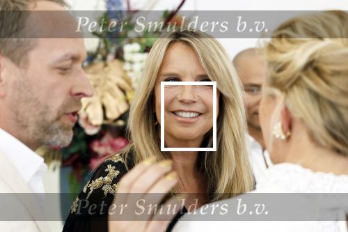 Amsterdam 10 juni 2023
Het 31e Amsterdam diner in AFAS Live tbv het Aidsfonds.
Linda de Mol kwam met Iebele v d Meulen  en werd opgevangen door prinses Mabel .
