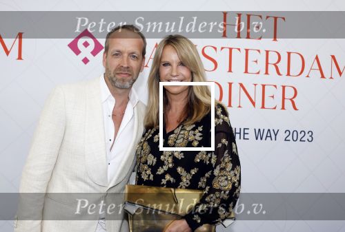 Amsterdam 10 juni 2023
Het 31e Amsterdam diner in AFAS Live tbv het Aidsfonds.
Linda de Mol kwam met Iebele v d Meulen  en werd opgevangen door prinses Mabel .