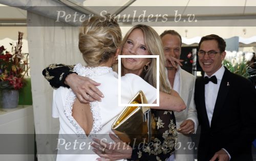 Amsterdam 10 juni 2023
Het 31e Amsterdam diner in AFAS Live tbv het Aidsfonds.
Linda de Mol kwam met Iebele v d Meulen  en werd opgevangen door prinses Mabel .