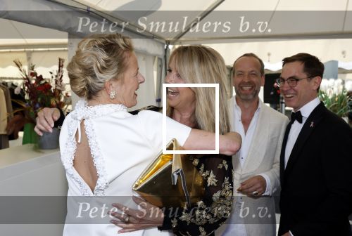 Amsterdam 10 juni 2023
Het 31e Amsterdam diner in AFAS Live tbv het Aidsfonds.
Linda de Mol kwam met Iebele v d Meulen  en werd opgevangen door prinses Mabel .