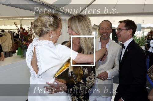 Amsterdam 10 juni 2023
Het 31e Amsterdam diner in AFAS Live tbv het Aidsfonds.
Linda de Mol kwam met Iebele v d Meulen  en werd opgevangen door prinses Mabel .