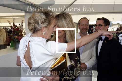 Amsterdam 10 juni 2023
Het 31e Amsterdam diner in AFAS Live tbv het Aidsfonds.
Linda de Mol kwam met Iebele v d Meulen  en werd opgevangen door prinses Mabel .