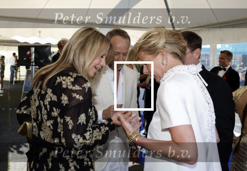Amsterdam 10 juni 2023
Het 31e Amsterdam diner in AFAS Live tbv het Aidsfonds.
Linda de Mol kwam met Iebele v d Meulen  en werd opgevangen door prinses Mabel .