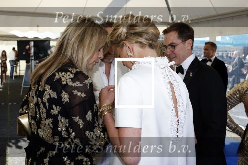Amsterdam 10 juni 2023
Het 31e Amsterdam diner in AFAS Live tbv het Aidsfonds.
Linda de Mol kwam met Iebele v d Meulen  en werd opgevangen door prinses Mabel .