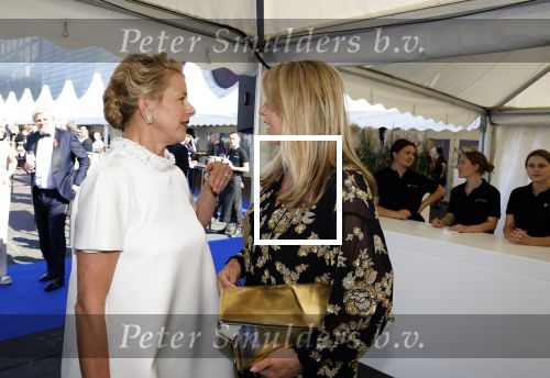 Amsterdam 10 juni 2023
Het 31e Amsterdam diner in AFAS Live tbv het Aidsfonds.
Linda de Mol kwam met Iebele v d Meulen  en werd opgevangen door prinses Mabel .