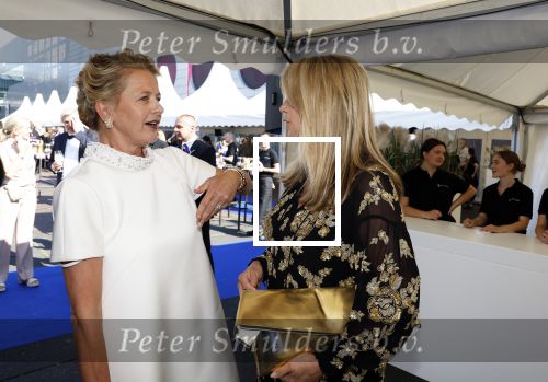 Amsterdam 10 juni 2023
Het 31e Amsterdam diner in AFAS Live tbv het Aidsfonds.
Linda de Mol kwam met Iebele v d Meulen  en werd opgevangen door prinses Mabel .