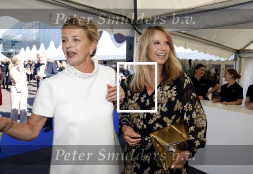 Amsterdam 10 juni 2023
Het 31e Amsterdam diner in AFAS Live tbv het Aidsfonds.
Linda de Mol kwam met Iebele v d Meulen  en werd opgevangen door prinses Mabel .