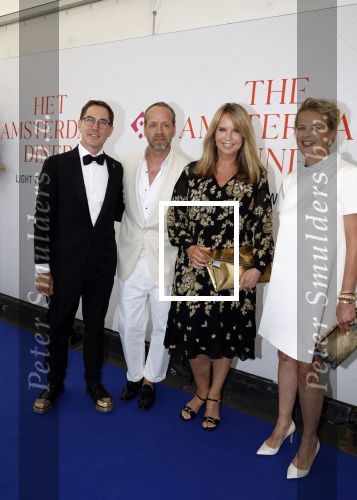 Amsterdam 10 juni 2023
Het 31e Amsterdam diner in AFAS Live tbv het Aidsfonds.
Linda de Mol kwam met Iebele v d Meulen  en werd opgevangen door prinses Mabel .