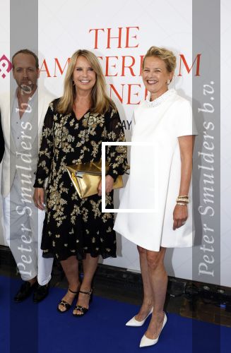 Amsterdam 10 juni 2023
Het 31e Amsterdam diner in AFAS Live tbv het Aidsfonds.
Linda de Mol kwam met Iebele v d Meulen  en werd opgevangen door prinses Mabel .