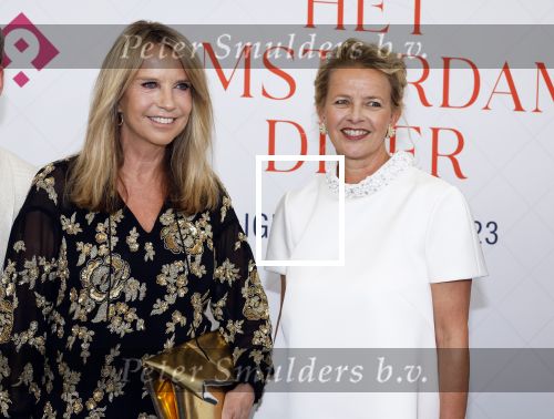 Amsterdam 10 juni 2023
Het 31e Amsterdam diner in AFAS Live tbv het Aidsfonds.
Linda de Mol kwam met Iebele v d Meulen  en werd opgevangen door prinses Mabel .