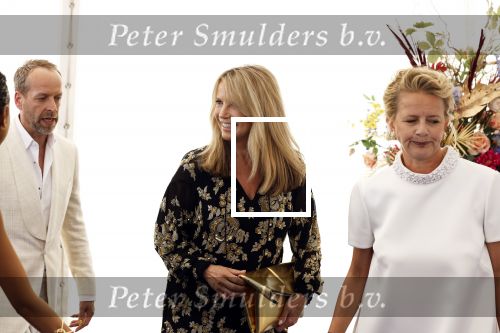 Amsterdam 10 juni 2023
Het 31e Amsterdam diner in AFAS Live tbv het Aidsfonds.
Linda de Mol kwam met Iebele v d Meulen  en werd opgevangen door prinses Mabel .