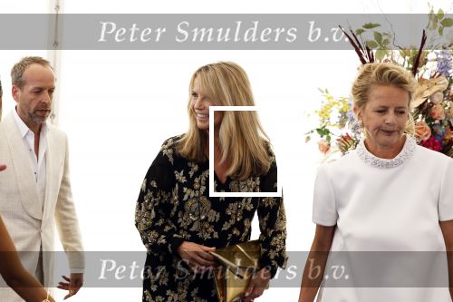 Amsterdam 10 juni 2023
Het 31e Amsterdam diner in AFAS Live tbv het Aidsfonds.
Linda de Mol kwam met Iebele v d Meulen  en werd opgevangen door prinses Mabel .