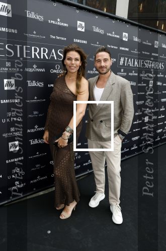 Amsterdam 1 juni 2023
Talkies terras award bij the Harbour Club .
Binnenhuis architect stylist Manon de Bie met een kennis