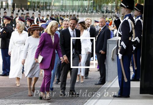 Den Haag 20 september 2022
Prinsjesdag 2022 in Den Haag . De troonrede wordt gedaan vanuit de koninklijke schouwburg .
Koning Willem Alexander Koningin Maxima en voor het eerst is prinses Amalia erbij . Ook prins Constantijn en prinses laurentien zijn aanwezig. Mark Rutte en Sigrid Kaag