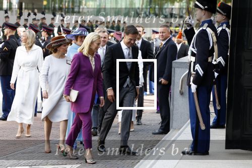 Den Haag 20 september 2022
Prinsjesdag 2022 in Den Haag . De troonrede wordt gedaan vanuit de koninklijke schouwburg .
Koning Willem Alexander Koningin Maxima en voor het eerst is prinses Amalia erbij . Ook prins Constantijn en prinses laurentien zijn aanwezig. Mark Rutte en Sigrid Kaag