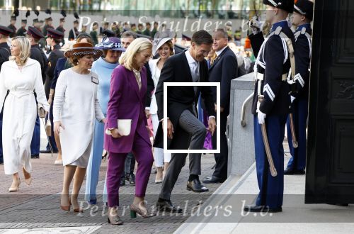 Den Haag 20 september 2022
Prinsjesdag 2022 in Den Haag . De troonrede wordt gedaan vanuit de koninklijke schouwburg .
Koning Willem Alexander Koningin Maxima en voor het eerst is prinses Amalia erbij . Ook prins Constantijn en prinses laurentien zijn aanwezig. Mark Rutte en Sigrid Kaag
