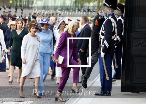 Den Haag 20 september 2022
Prinsjesdag 2022 in Den Haag . De troonrede wordt gedaan vanuit de koninklijke schouwburg .
Koning Willem Alexander Koningin Maxima en voor het eerst is prinses Amalia erbij . Ook prins Constantijn en prinses laurentien zijn aanwezig. Mark Rutte en Sigrid Kaag
