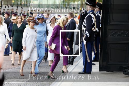 Den Haag 20 september 2022
Prinsjesdag 2022 in Den Haag . De troonrede wordt gedaan vanuit de koninklijke schouwburg .
Koning Willem Alexander Koningin Maxima en voor het eerst is prinses Amalia erbij . Ook prins Constantijn en prinses laurentien zijn aanwezig. Mark Rutte en Sigrid Kaag