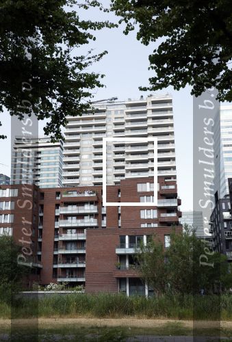 Amsterdam 16 juni 2023
Martin Garrix heeft het te koop staande appartement van Quincy Promes gekocht in intermezzo . Martin heeft daar meerdere penthouses.