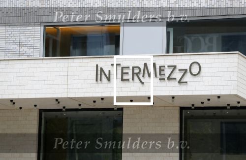 Amsterdam 16 juni 2023
Martin Garrix heeft het te koop staande appartement van Quincy Promes gekocht in intermezzo . Martin heeft daar meerdere penthouses.