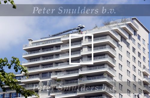 Amsterdam 16 juni 2023
Martin Garrix heeft het te koop staande appartement van Quincy Promes gekocht in intermezzo . Martin heeft daar meerdere penthouses.