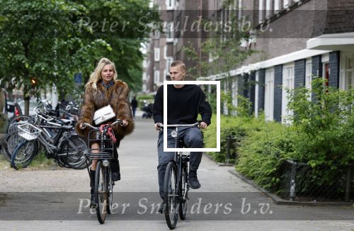 Amsterdam 1 juni 2023
Matthijs de Ligt en zijn vriendin Annekee Molenaar op de fiets in Amsterdam.